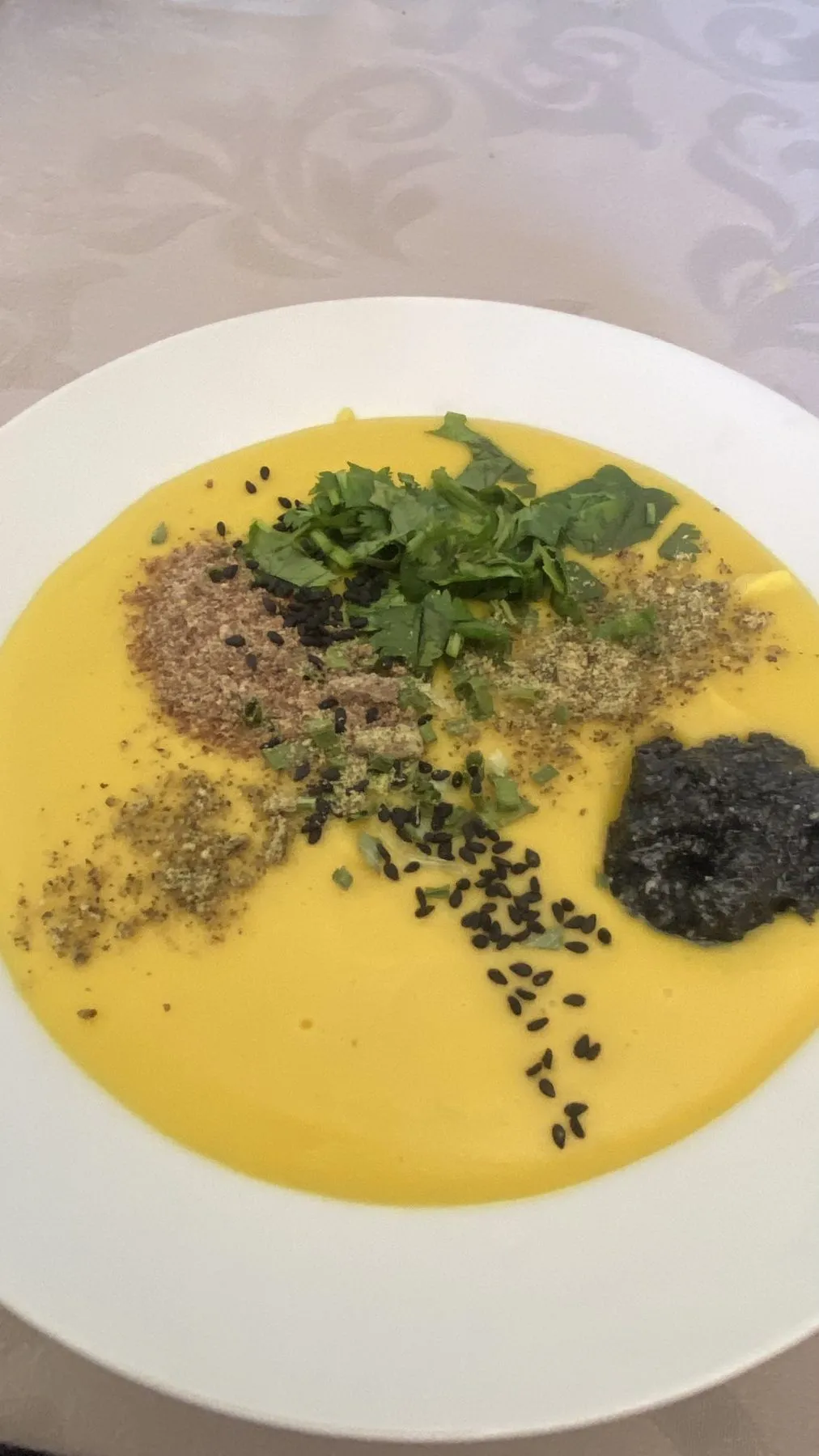 Creme de legumes com ervas e sementes